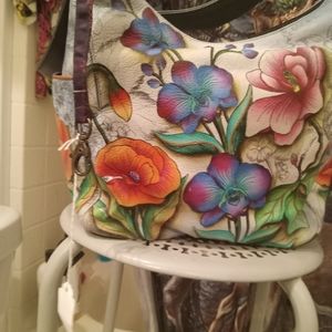 A Brand New Purse, No Tags."Vibrant Roses" Designed Beautifully ☆☆☆☆☆